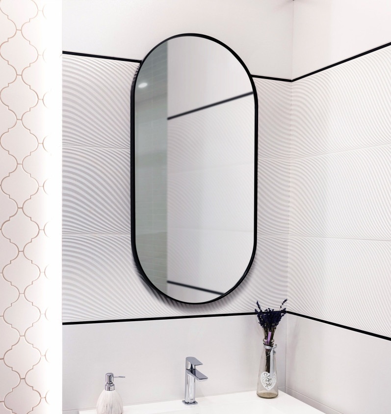 Specchio ovale con cornice in metallo – senza illuminazione