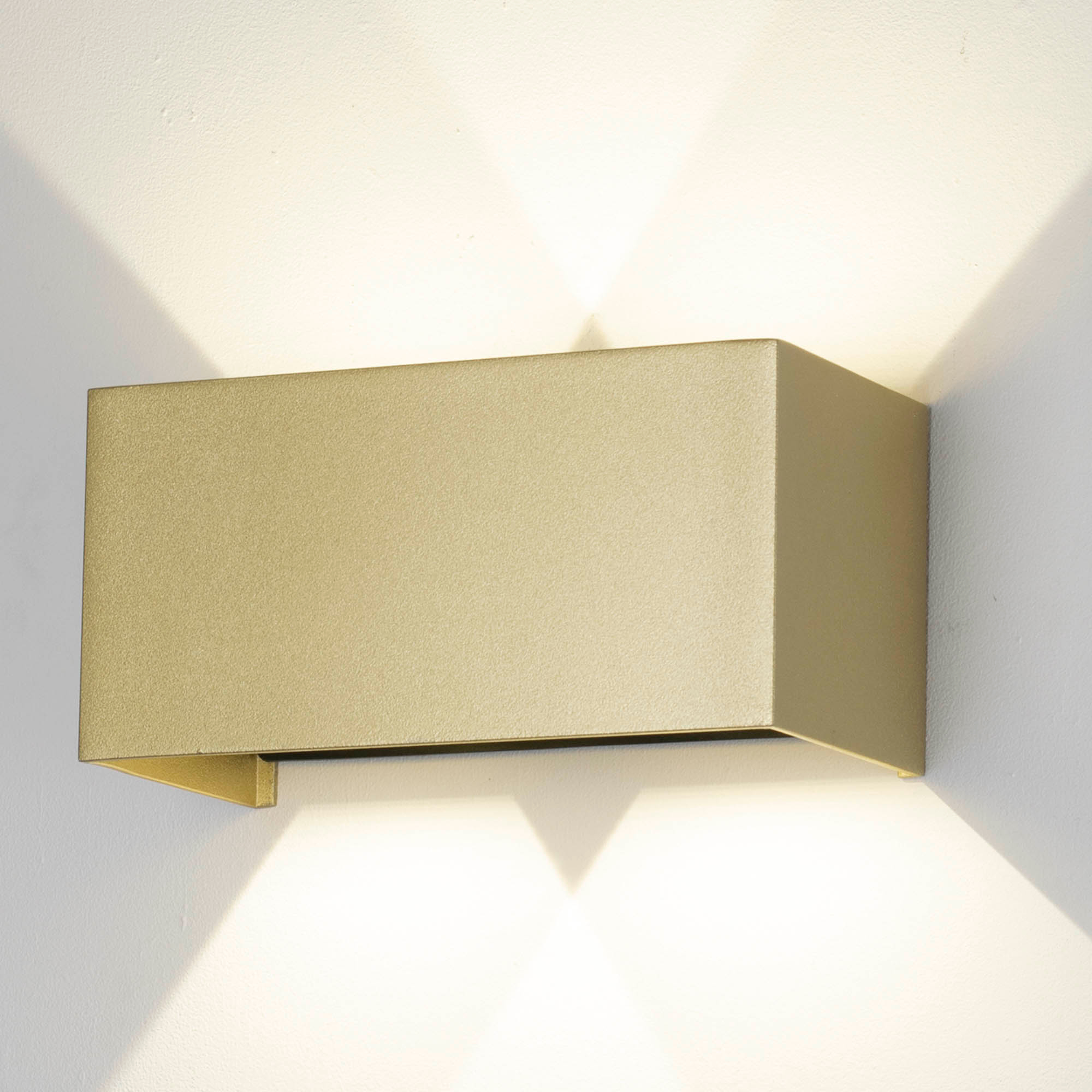 Lampada parete LED cubo doppio oro