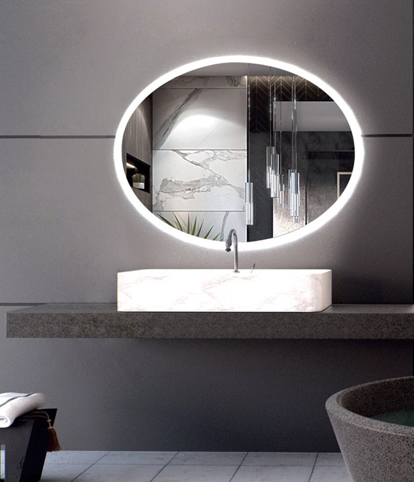 Specchio LED ovale con bordo sabbiato