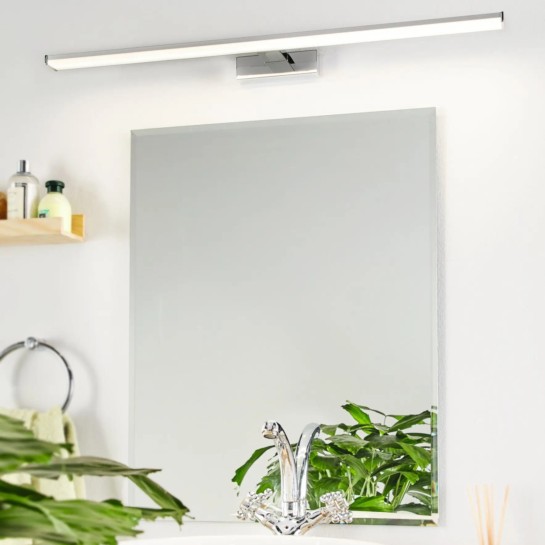 Luce a specchio a LED cromata IP44