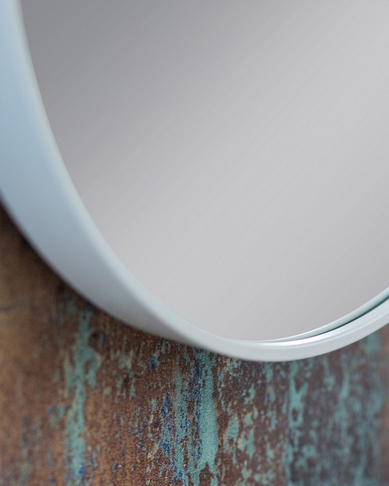 Specchio ovale con cornice in metallo – senza illuminazione