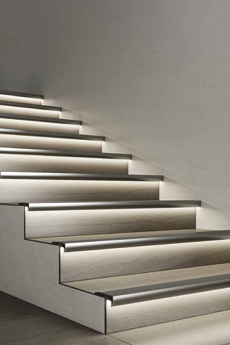 Profilo LED nero con cover nera 20,2x14,6 Profilo LED nero con cover nera 20,2x14,6
