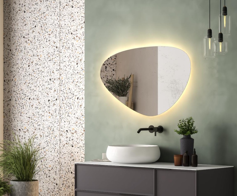 Specchio LED forma asimmetrica – illuminazione indiretta