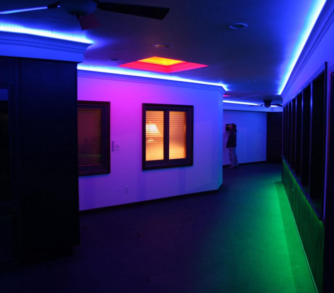 Striscia LED RGB+WW 19,2W IP64 24V Striscia LED RGB+WW 19,2W IP64 24V